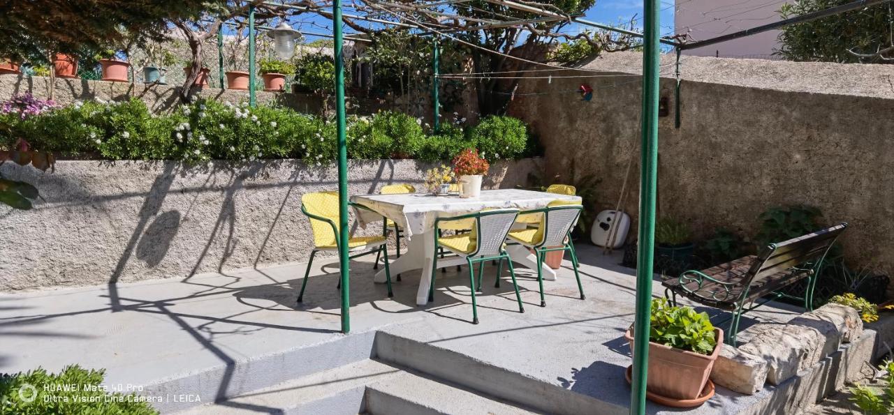 Guesthouse Palma Mali Lošinj Buitenkant foto