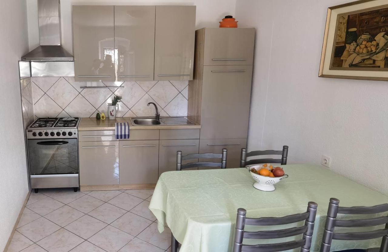 Guesthouse Palma Mali Lošinj Buitenkant foto